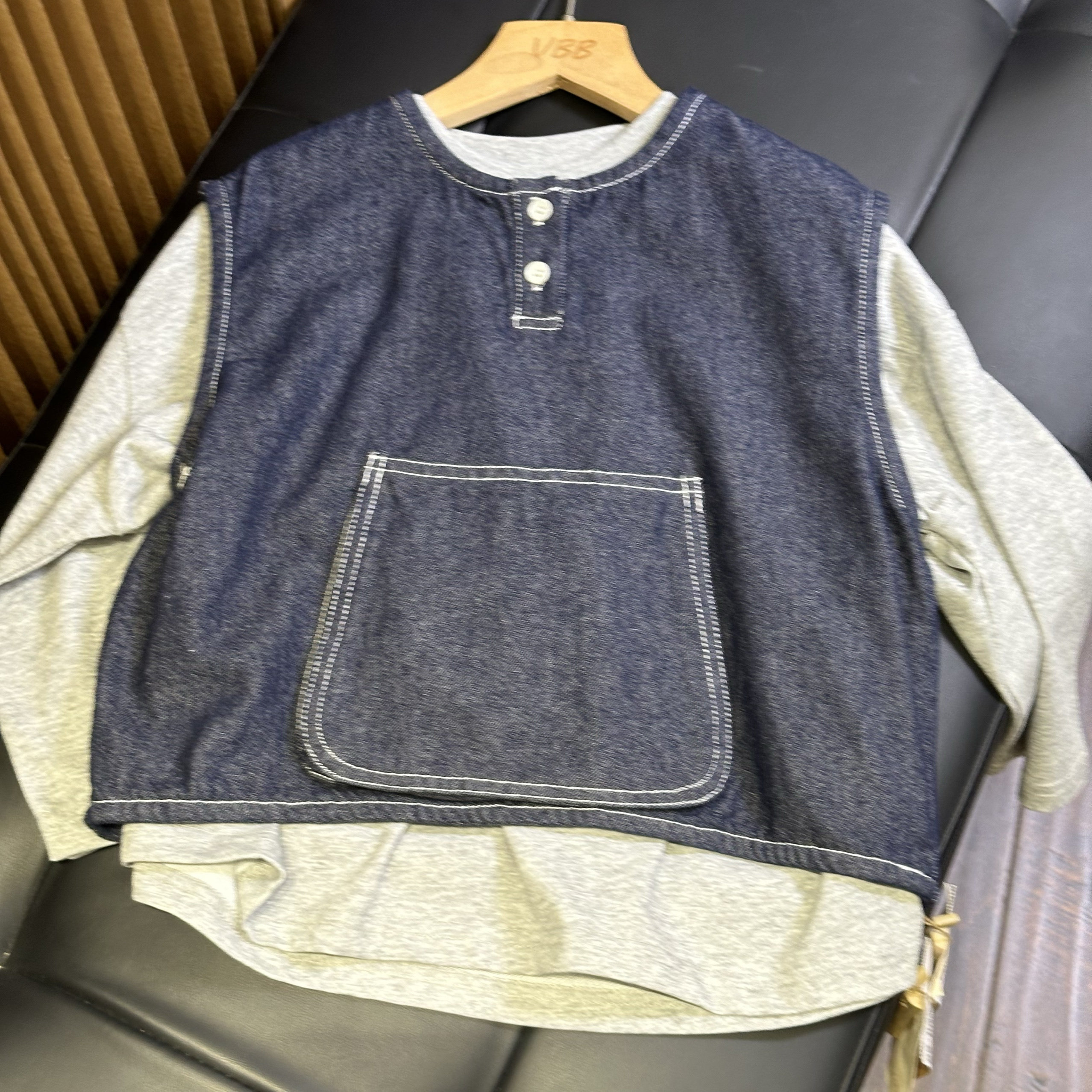 实体精品童装店 男童女童纯棉圆领长袖灰色卡通T恤 深蓝牛仔马甲