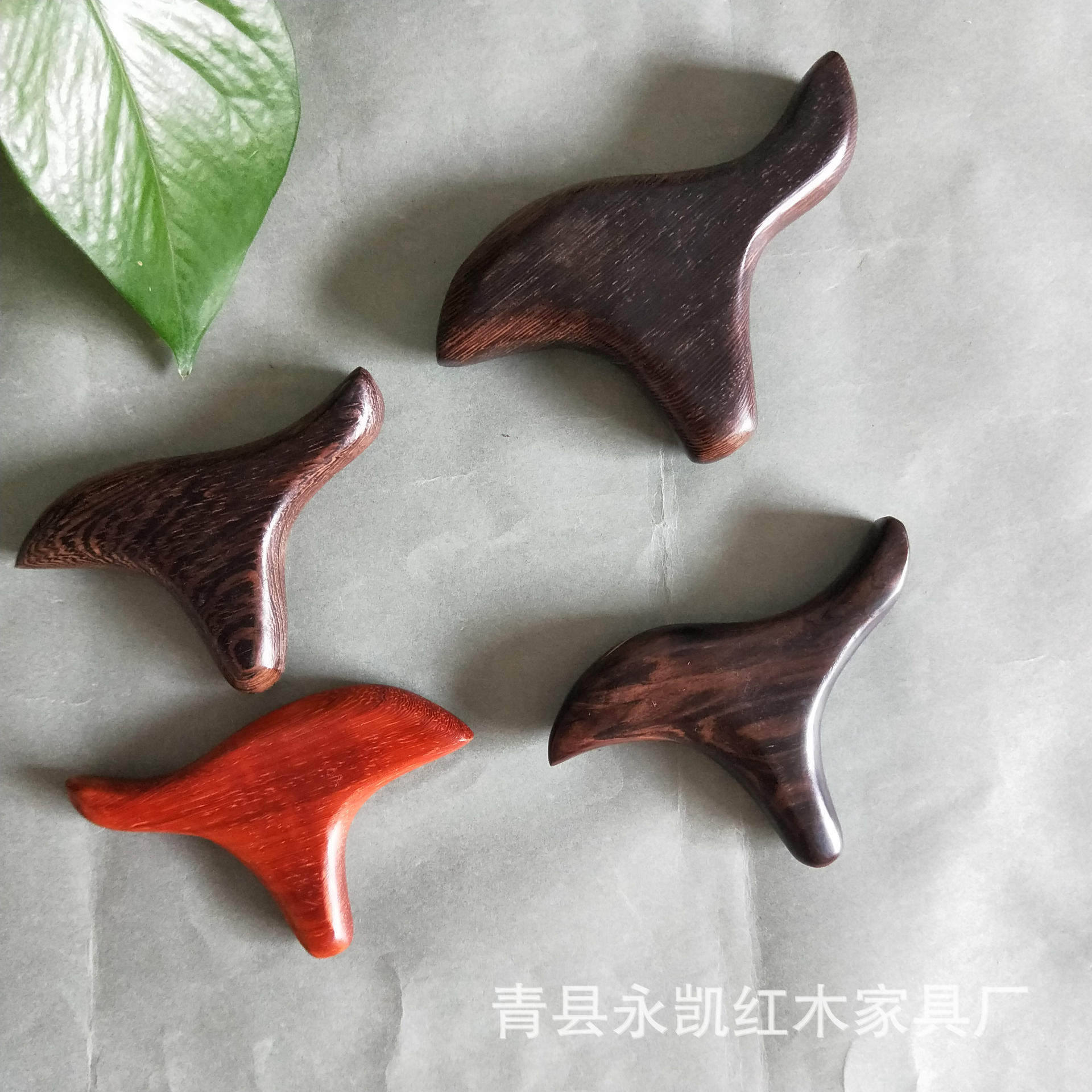 鸡翅木三角按器乌木迷你木质按器刮痧板三角雀足部按器
