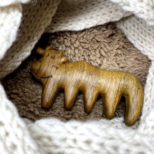 绿檀木可爱小牛生肖牛按梳木梳子天然玉檀香五齿宽齿梳解乏养生