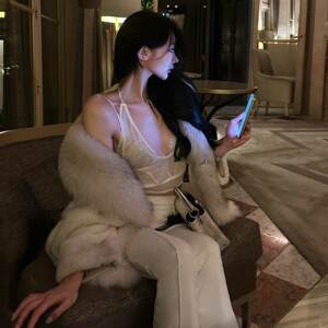 性感纯欲蕾丝吊带大领挂脖两件套