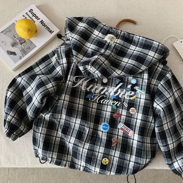 春秋季儿童韩版格子连帽外套 男童印花贴布黑格休闲宽松拉链上衣