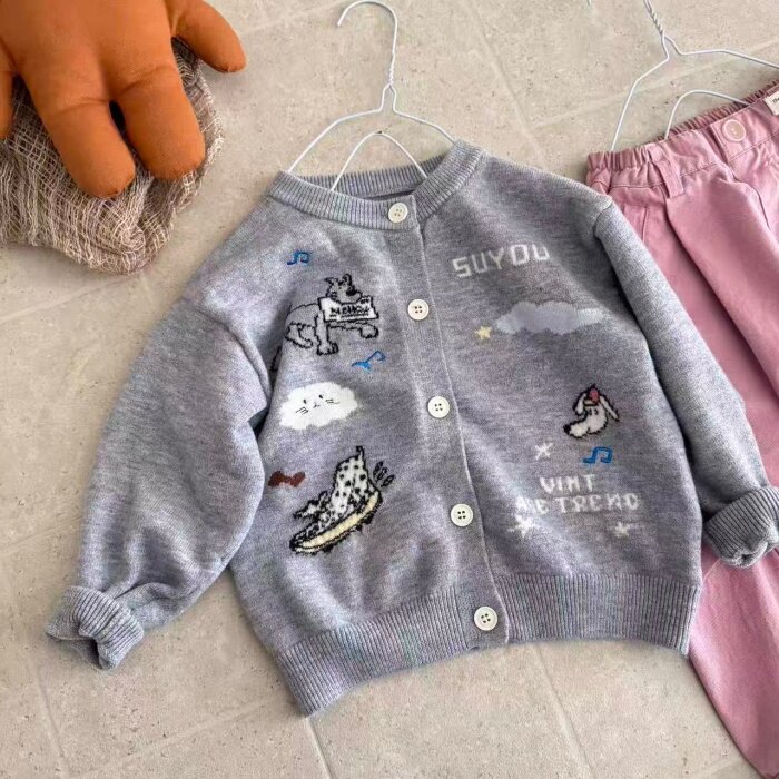 男小童灰色圆领毛衣开衫女宝宝卡通针织衫外套卡通印花直筒牛仔裤