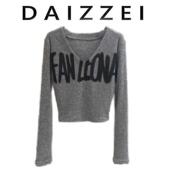 DAIZZEI 毛织上衣女 时髦小众字母喷绘涂鸦V领弹力短T恤女秋冬新款