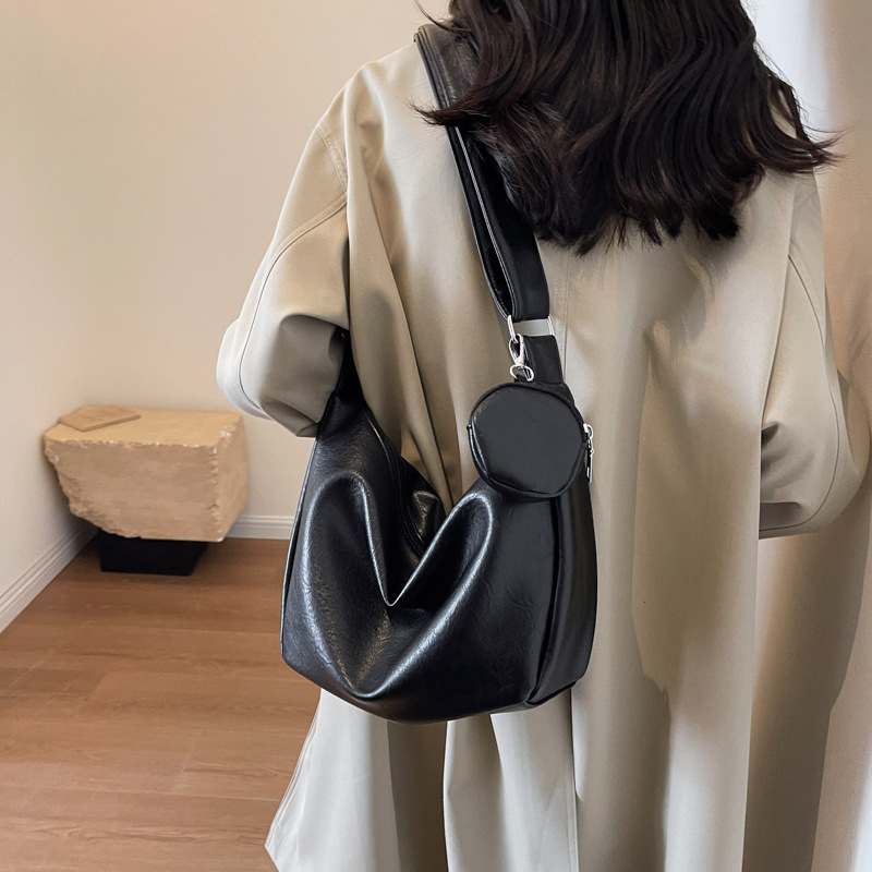 进口美拉德风格大容量通勤百搭时尚小众设计宽带单肩斜挎包饺子包