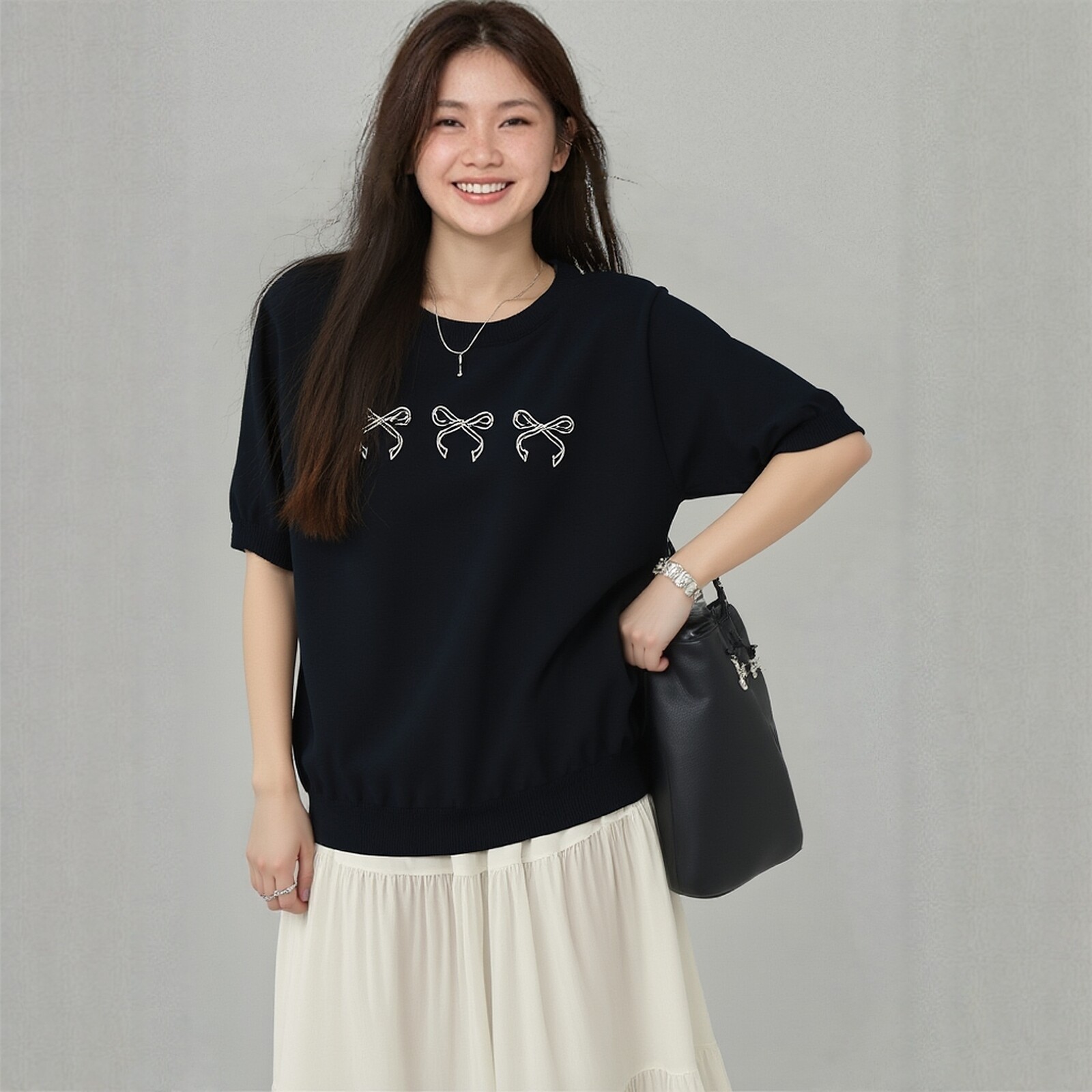 高端胖mm大码上衣冰丝针织圆领刺绣遮肚显瘦夏季女装藏肉黑色T恤