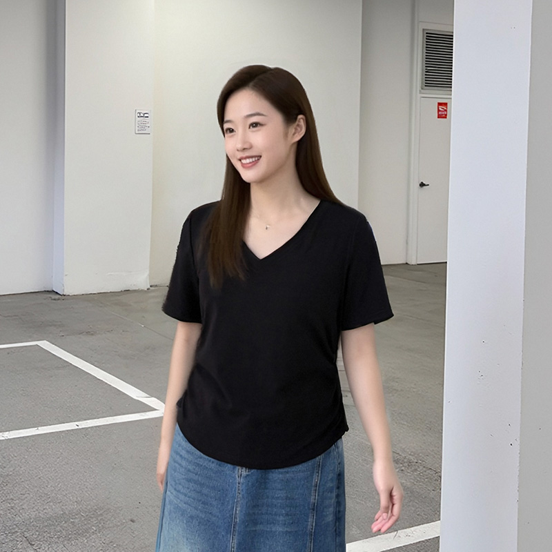 大码t恤女2025新款V领高级感正肩短袖遮肚显瘦200斤夏季女装上衣