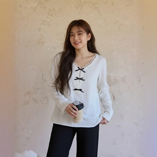 大码 胖mm巨好看上衣V领蕾丝花边拼接巨好看上衣遮肚设计感针织衫