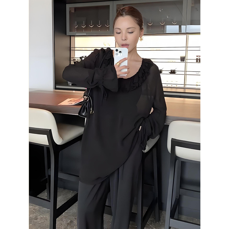 秋季新款法式超好看女神范时尚气质设计感荷叶边长袖黑色衬衫上衣