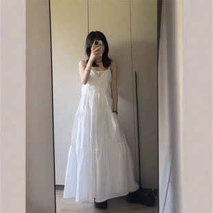V领露背吊带连衣裙女夏季 法式 显瘦小众气质长裙