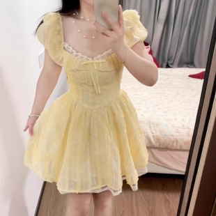 连衣裙女收腰显瘦蓬蓬裙 2025夏季 款 法式 甜美温柔风黄色方领泡泡袖