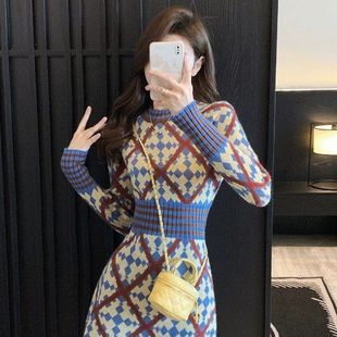 复古长袖针织连衣裙女秋冬设计感小众裙子收腰显瘦小个子包臀短裙