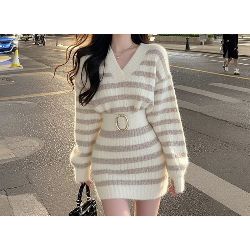 跨境撞色V领条纹长袖针织连衣裙女秋季千金名媛感毛衣短裙子针织