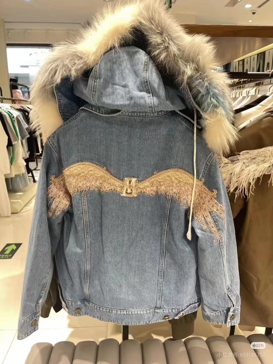专柜直发天使钉花连帽毛领宽松牛仔皮草外套女M-694FJ3550000