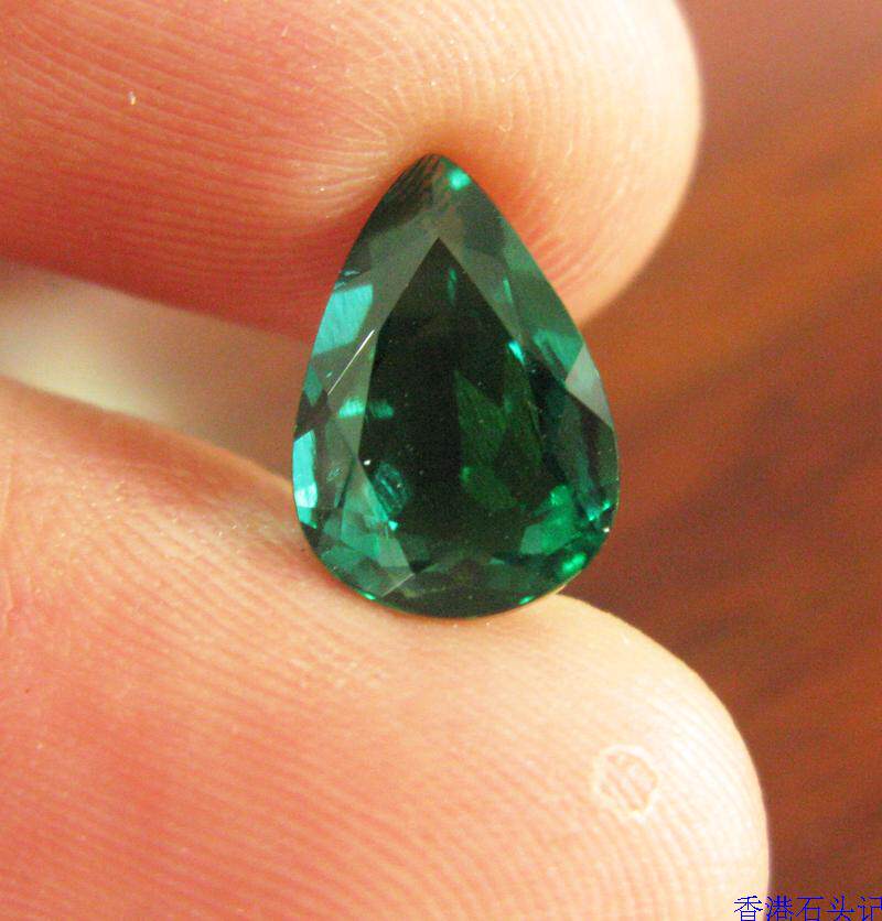 水热法再生祖母绿 深绿色 梨形水滴 刻面 12x8mm 3.1ct 超美裸石