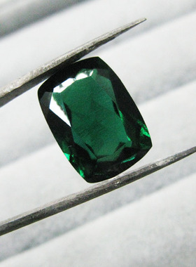 水热法再生祖母绿 深绿色 长枕形 刻面 15X11MM 10.2CT 超美裸石