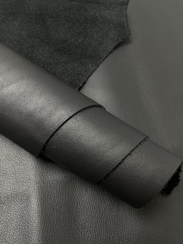 K377进口头层黑色自然纹牛皮厚度1.1mm手感微软21平方英尺*8=168
