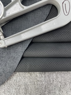 H534厚度1.4mm进口牛皮黑色打孔黑色磨砂牛皮手感中挺