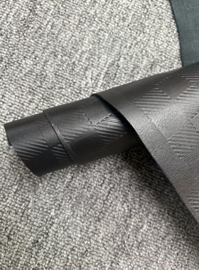 B313进口头层1.4mm黑色格子纹牛皮微挺25平方英尺*6=150元包邮