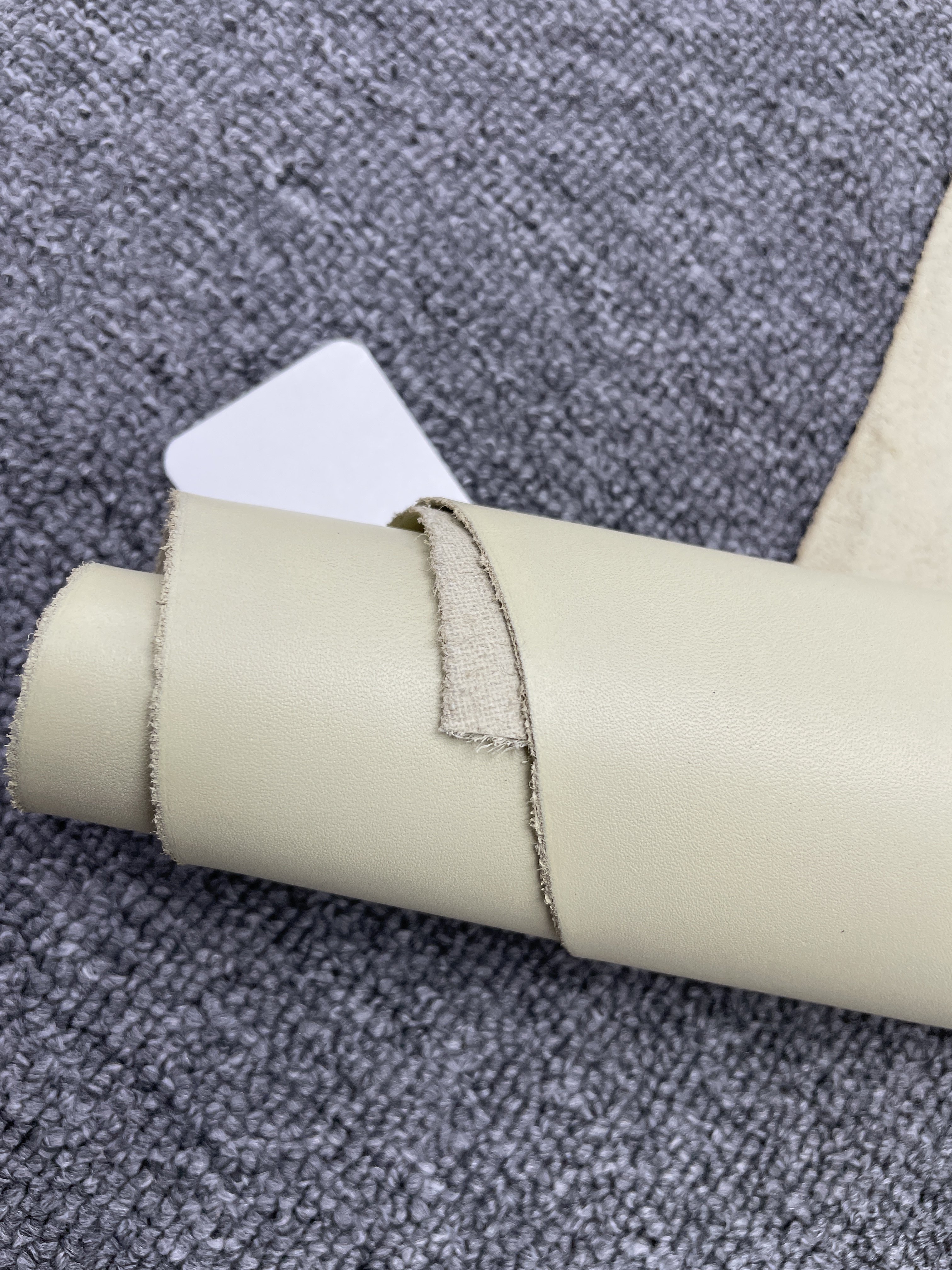 K701进口头层小鸡黄平纹牛皮手感中挺厚度1.3mm16.5平方英尺*7