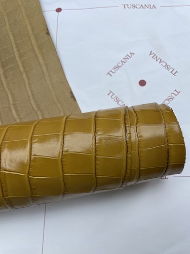 K284厚度1.0mm进口头层金棕色鳄鱼纹牛皮手感中挺