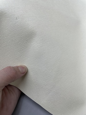 E1270进口头层米白色十字纹牛皮手感中挺厚度1.42mm