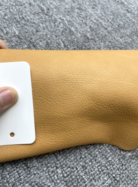 E910进口头层黄棕色平纹牛皮手感微挺厚度1.3mm