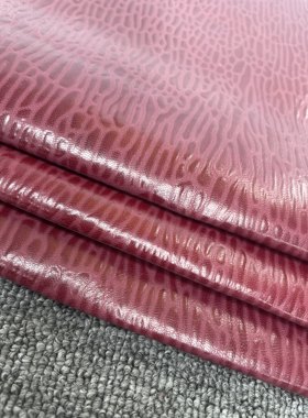 E533进口头层红色羊皮压纹 25元2张3-4平方英尺 厚度1.1mm