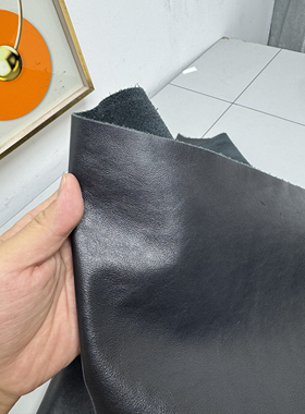 E113 进口头层黑色自然纹牛皮 手感稍软 厚度1.3 皮质手感好