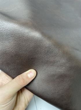 E1019进口头层深咖色平纹牛皮手感微挺厚度1.3mm