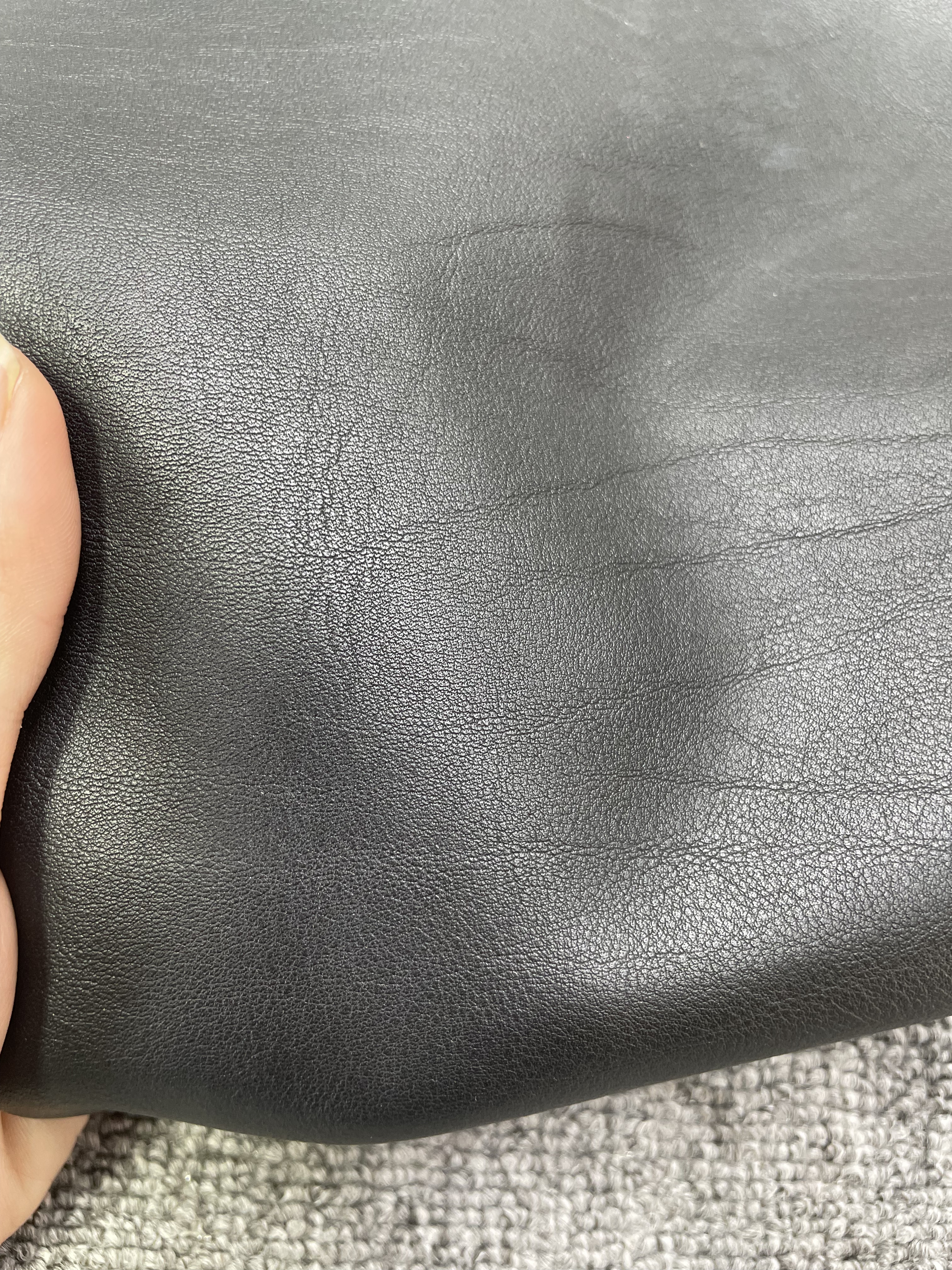 H304厚度1.0mm进口头层 黑色ecco品牌napa牛皮手感微软11平方英尺