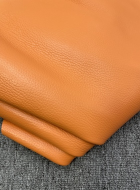 H599厚度1.6mm进口牛皮亮橙色大荔枝纹牛皮手感微挺