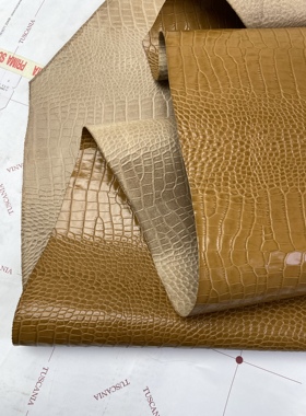 H819厚度1.2mm进口头层意大利进口焦糖玉米色鳄鱼纹牛皮手感适中