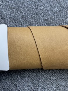 Ｅ920进口头层黄棕色全粒面植鞣牛皮手感微软厚度1.4mm