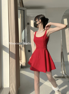 BM MICN红色U领吊带连衣裙女2025夏季新款法式小众高级感a摆短裙