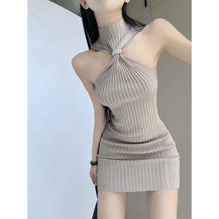 MianCun纯欲扭结挂脖针织背心连衣裙女性感修身显瘦辣妹包臀短裙