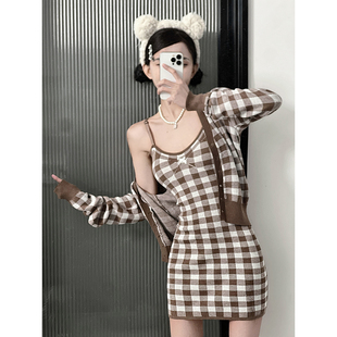 轻熟风棕白格纹V领长袖 外套女蝴蝶结吊带连衣裙两件套 针织开衫