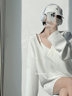 美式英伦风长袖T恤女卫衣春秋新款宽松显瘦内搭吊带深V领设计上衣