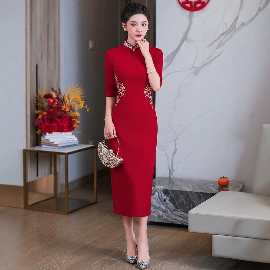 2025喜婆婆红色旗袍年轻刺绣旗袍