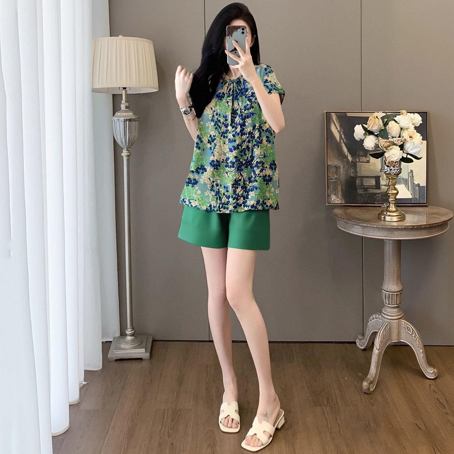 巨好看的夏装套装女士度假穿搭小个子复古休闲碎花短袖短裤两件套