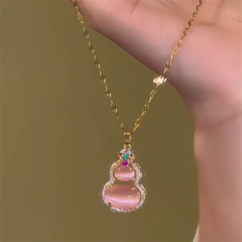 粉黛红颜粉色猫眼石葫芦吊坠项链女网红新款时尚高级感轻奢锁骨链