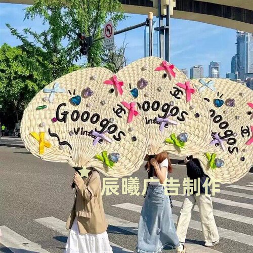 夏季商场户外巨型蒲扇美陈定制