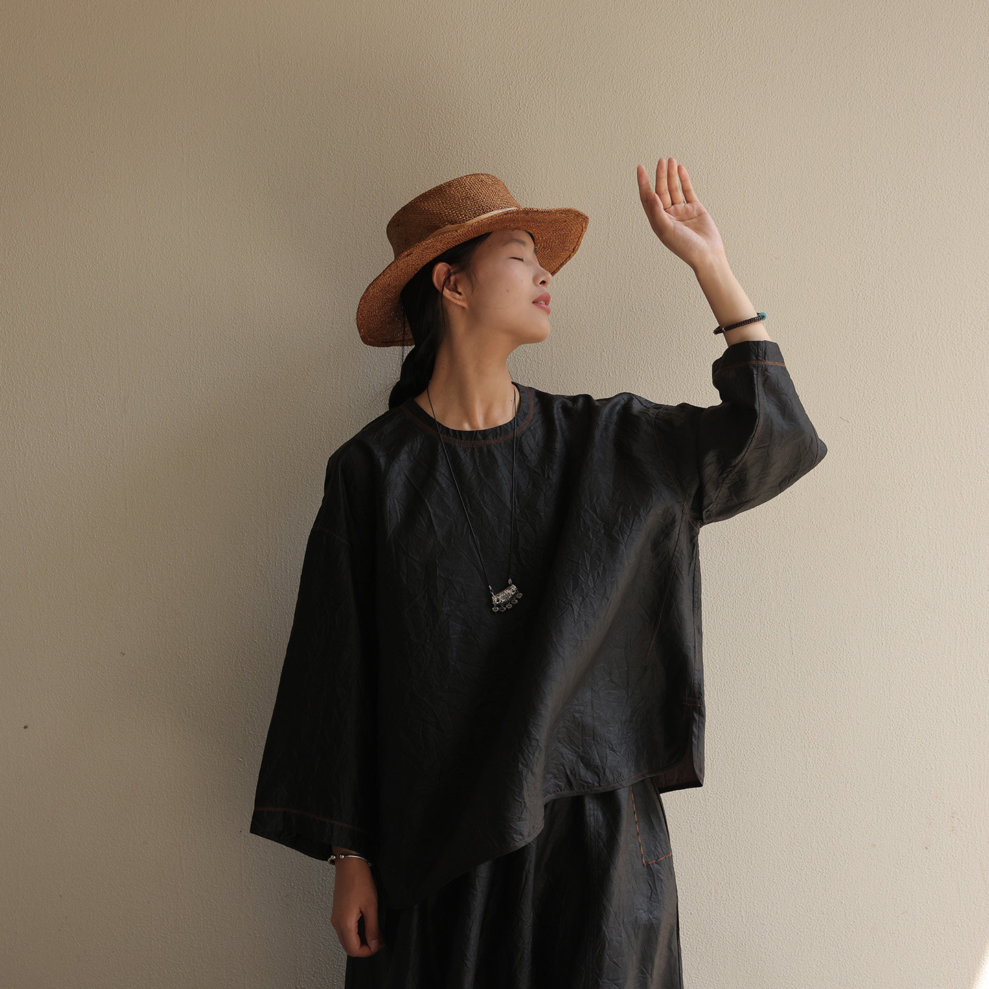 荼【云晏】龟纹压皱香云纱上衣女宽松新中式禅意黑色圆领阔袖罩衫