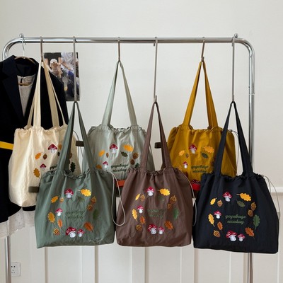 蘑菇刺绣森系复古学生上课通勤包