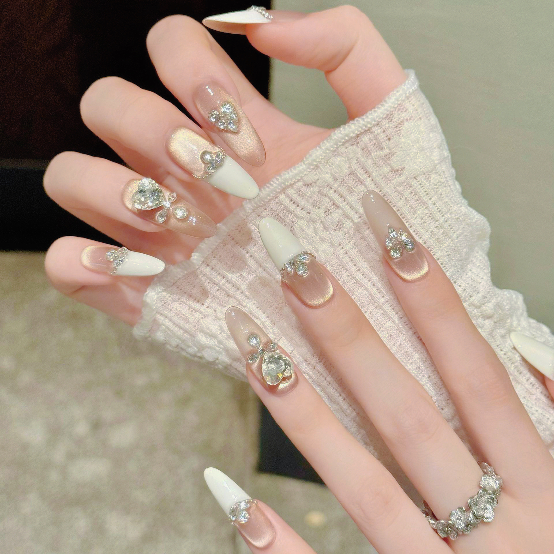 高级感千金风水光猫眼穿戴甲2025新款法式裸色纯手工美甲中长款