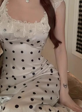 纯欲风法式白色波点吊带连衣裙女2025新款设计感小众度假露背长裙