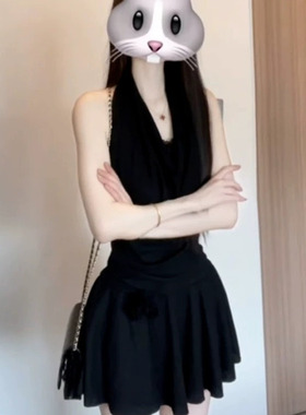 黑色法式挂脖吊带连衣裙女夏季赫本风小个子纯欲甜辣妹收腰包臀裙
