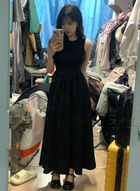 黑色赫本风背心连衣裙女夏季高级感小众气质中长款显瘦收腰长裙子