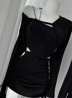 赫本风深冬装搭配三件套吊带背心披衫外套法式抽绳连衣裙2025新款