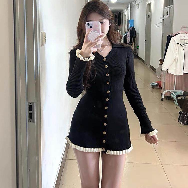 法式小香风黑色V领修身连衣裙