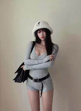 辣妹灰色紧身长袖连体短裤